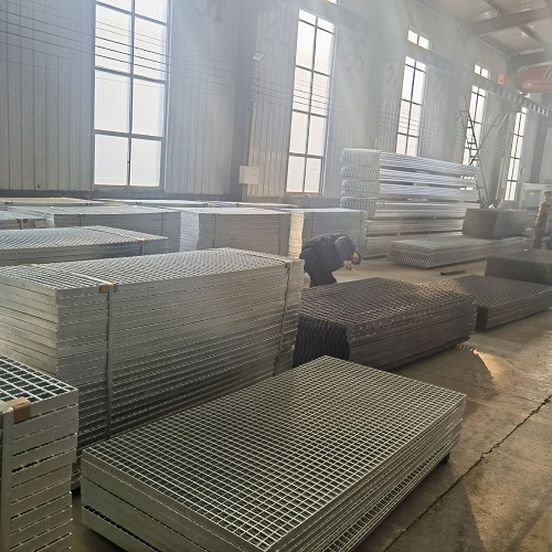 鍍鋅鋼格柵板橋梁建設中的卓越表現(xiàn)
